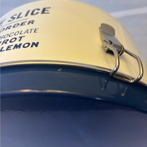 Rate Lenox Kate spade tin cake carrier 10” cake by the slice let them eat cake - Picture 16 of 16